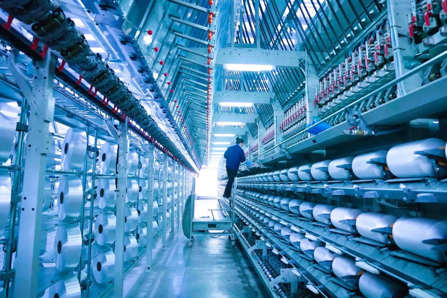 درآمد تولید نایلون؛ بررسی کامل سود، هزینه و آینده این کسب‌وکار در سال ۱۴۰۴